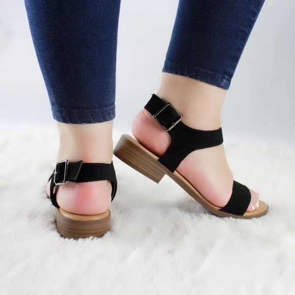 Black Open Toe Sandal with small block heel - Picture 3 of 7
